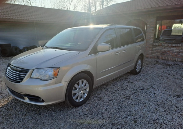Chrysler Town &amp; Country cena 64900 przebieg: 179000, rok produkcji 2016 z Sochaczew małe 37